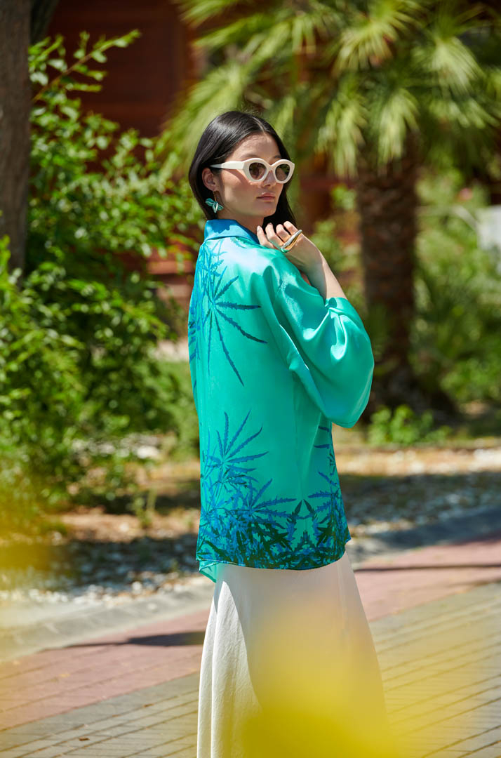 Kimono corto de seda natural Hoja estrellada en agua marina
