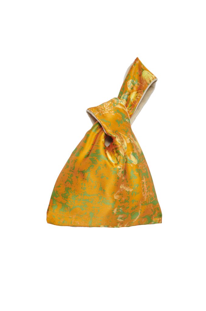 Bolso reversible de seda natural Cómplice Jaspe en cúrcuma y verde